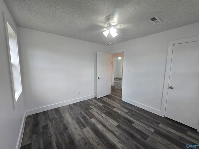 Building Photo - 247 Snow Dr