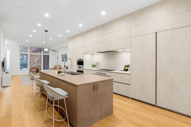 Building Photo - 1618 W Pierce Ave