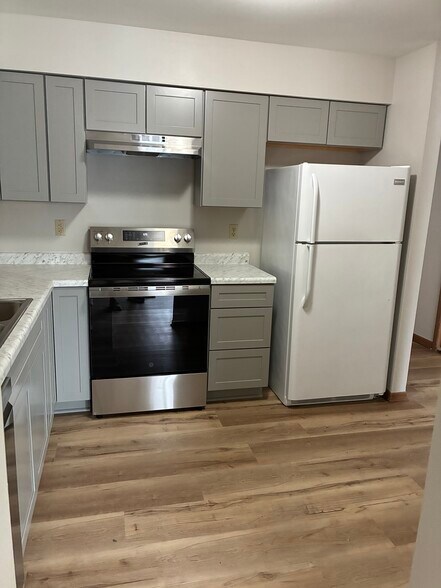 New dishwasher and range - 856 Westover St