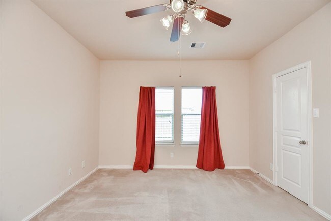 Building Photo - 6127 Carver Pines Dr