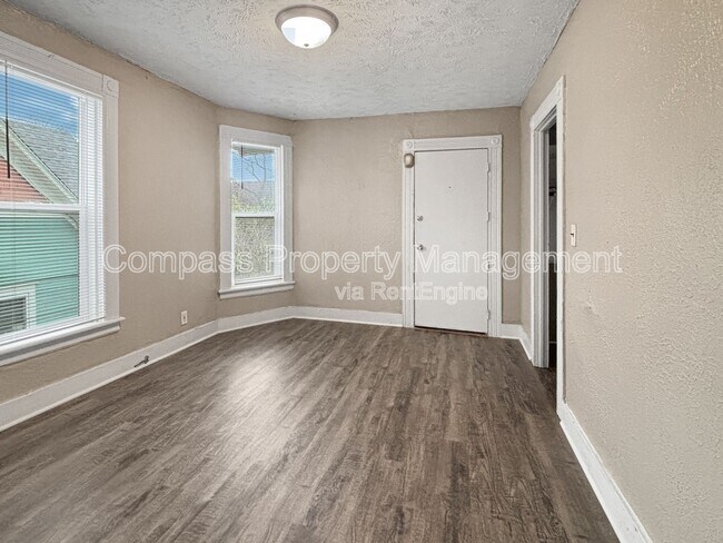 Building Photo - 716 Kellogg St SE