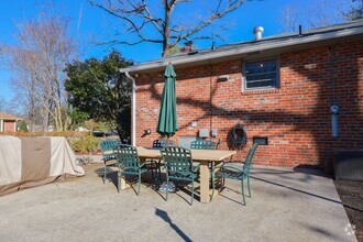 Building Photo - Welcome Home to Pinedale Farms in Westend!