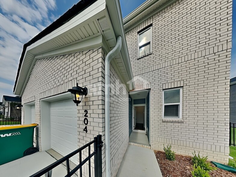 Building Photo - 204 Argea Dr
