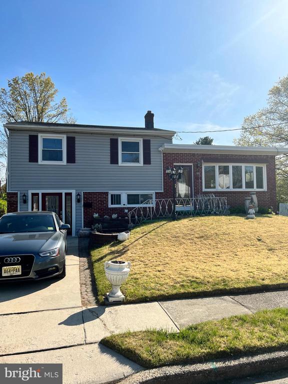 Building Photo - 105 Gloucester Ave