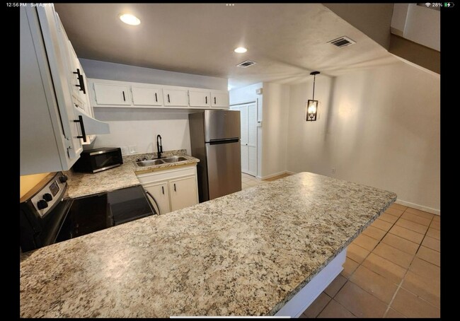 Building Photo - Charming 2BR Townhome in Tallahassee near ...