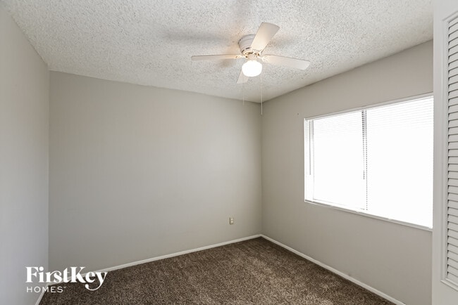 Building Photo - 4656 W Townley Ave
