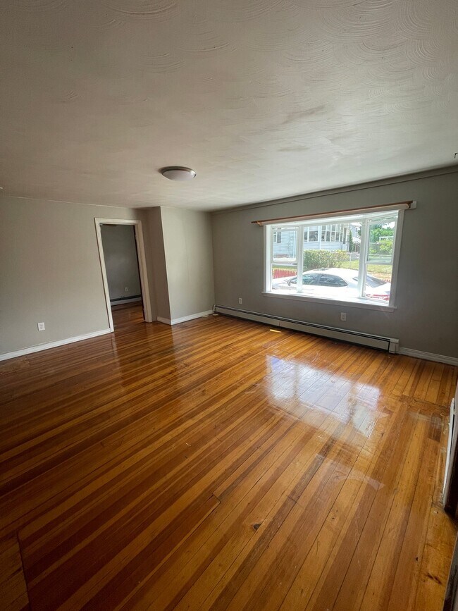 Building Photo - 46 Linden St