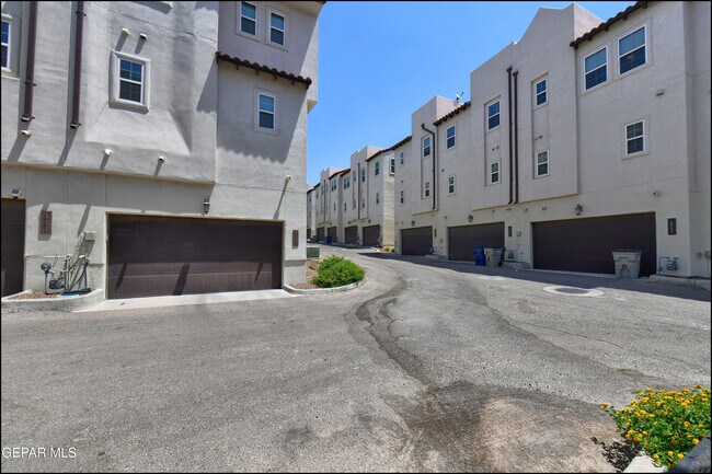 Building Photo - 312 Vin Almoradi Ct
