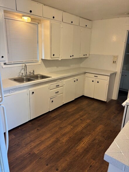 Building Photo - 629 W Nettie Ave