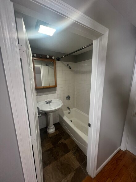 Building Photo - 21 Blakeville St