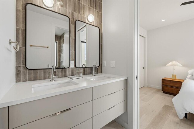Building Photo - 1403 Barton Hills Dr