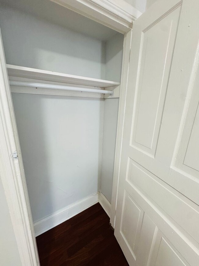 Building Photo - Newly Remodeled 2bd/1 House with Private R...