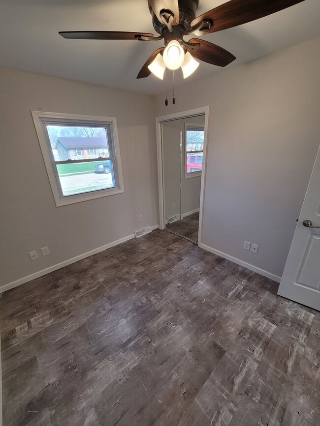 Building Photo - 3 Bedroom, 2 Bath Single Family Home in Camanche, IA