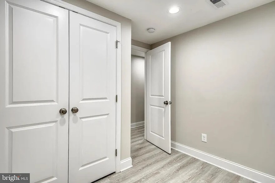 Building Photo - 724 Oneida Pl NW