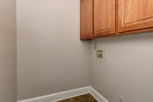 Building Photo - 801 Brightwood Ln