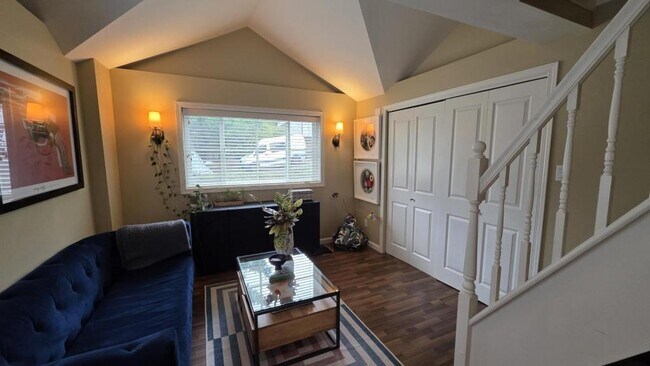 Building Photo - 10632 SE 4th St