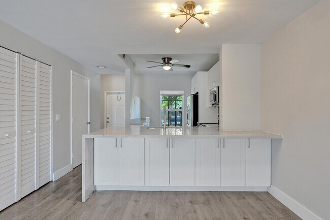 Building Photo - 9913 NW 57th Manor