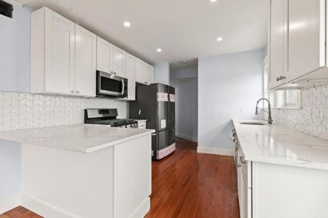 Building Photo - 1008 Winthrop Ave