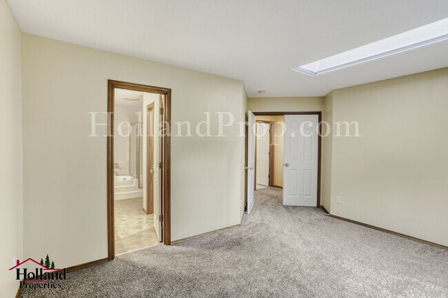 Building Photo - Serene 4-Bed Home with Huge Common Room & Deck!