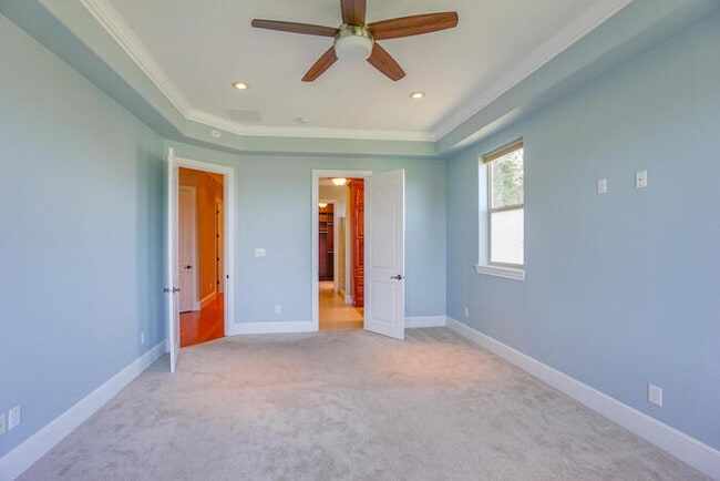Building Photo - FOUR BEDROOM HOUSE IN LACAMAS SHORES WINTE...