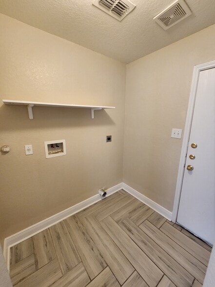 Building Photo - 9915 Amber Ledge