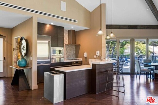 Building Photo - 10221 Briarwood Dr