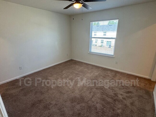 Building Photo - 9877 Fiddleback Ln