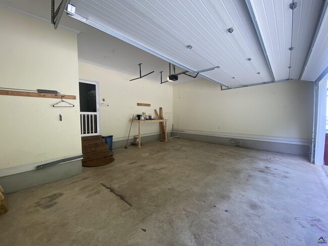 Building Photo - 338 Ivystone Dr