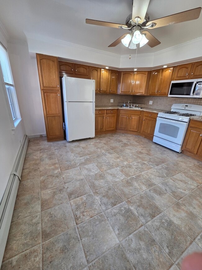 Building Photo - 12 S A St