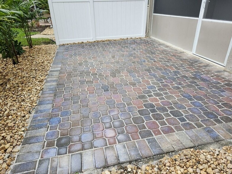 Building Photo - 2300 NE 1st Ln