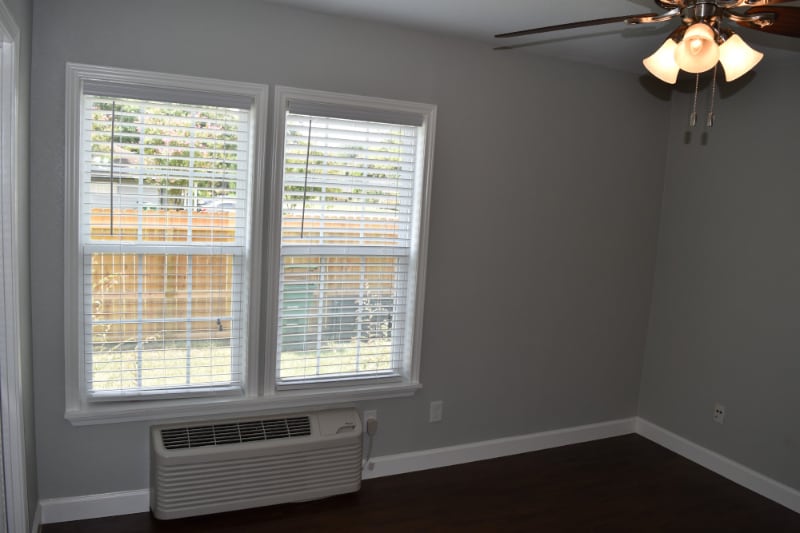 Building Photo - 1519 W 12th St