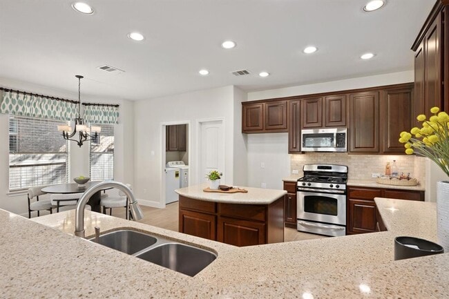 Building Photo - 8620 Alophia Dr