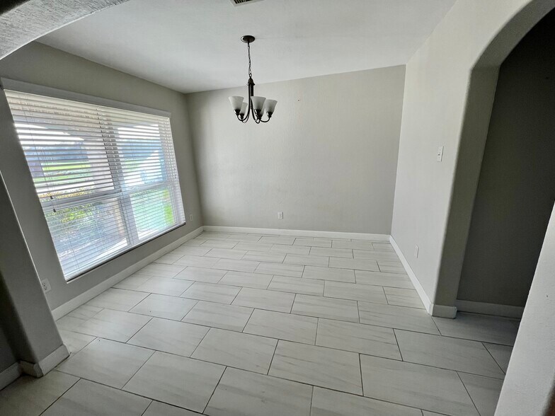 Building Photo - 15539 Sheldon Ridge Way