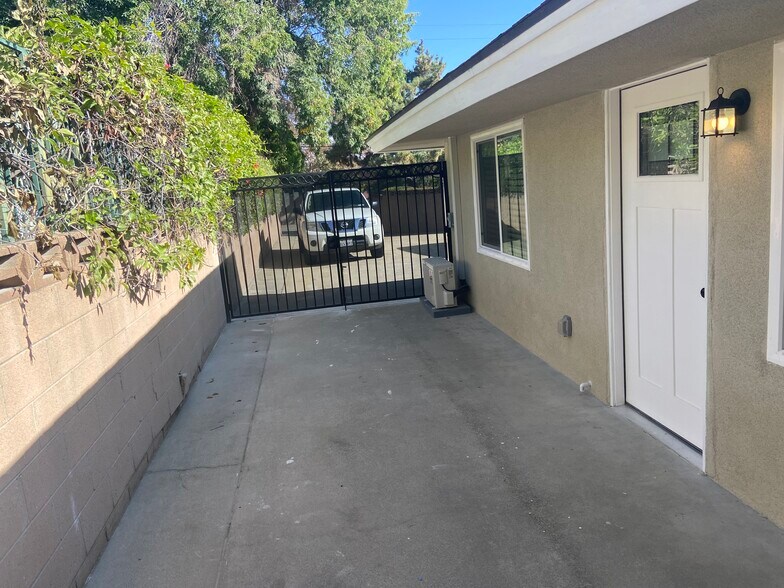 Entry door - 1784 N 1st Ave