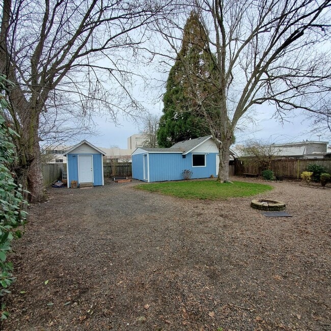 Building Photo - Pet Friendly 3 Bedroom with RV Parking, Close to Downtown Albany!