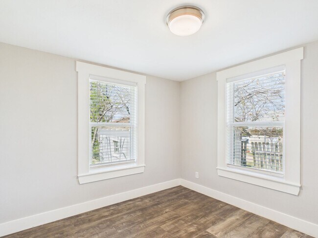 Building Photo - Bright & Spacious 2-Bedroom Home with Large Living Area, Big Kitchen & Expansive Backyard