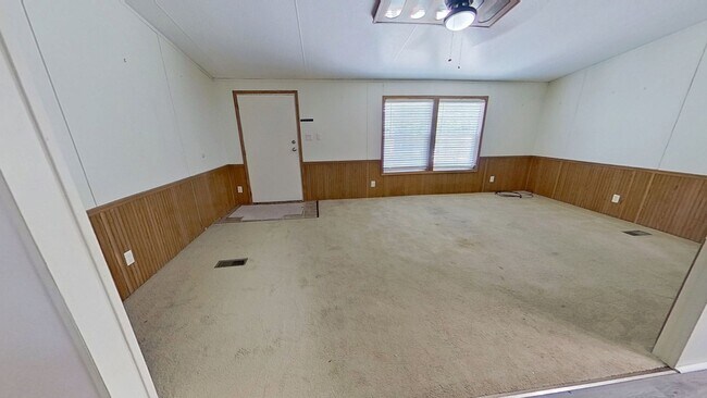 Building Photo - Mobile Home