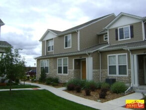 Building Photo - Townhome