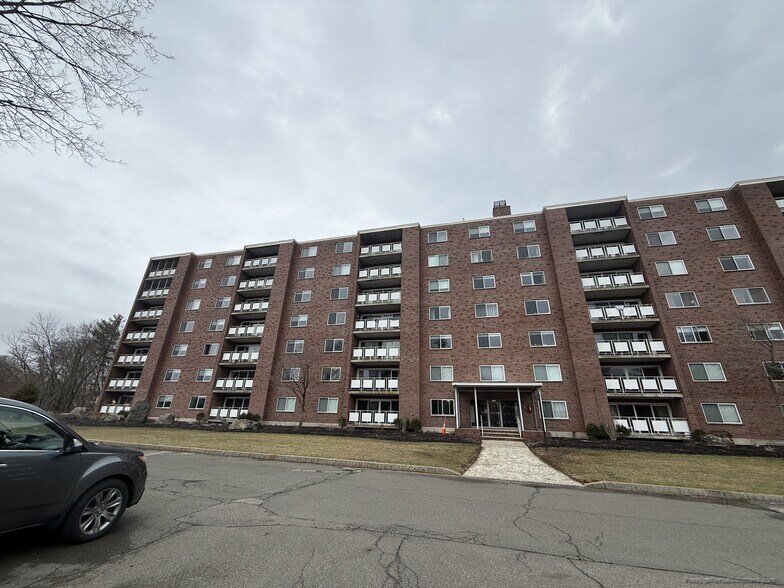 Building Photo - 41 Hill Rd