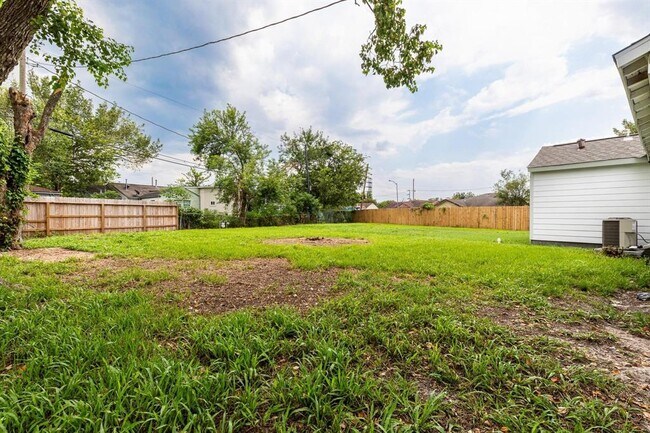 Building Photo - 9529 Fairland Dr