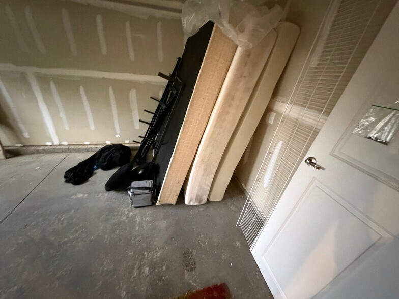 Building Photo - Room in Townhome on Beeler Ln