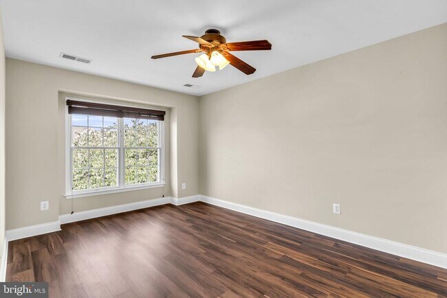 Building Photo - 42985 Pascale Terrace