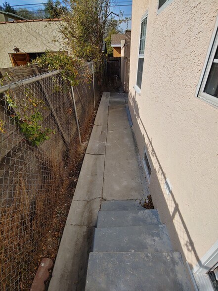 Building Photo - 8911 Hubbard St