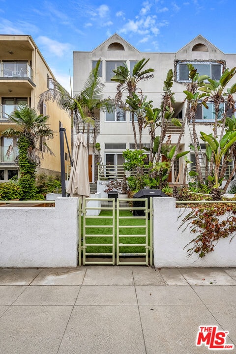 Building Photo - 20 Voyage St