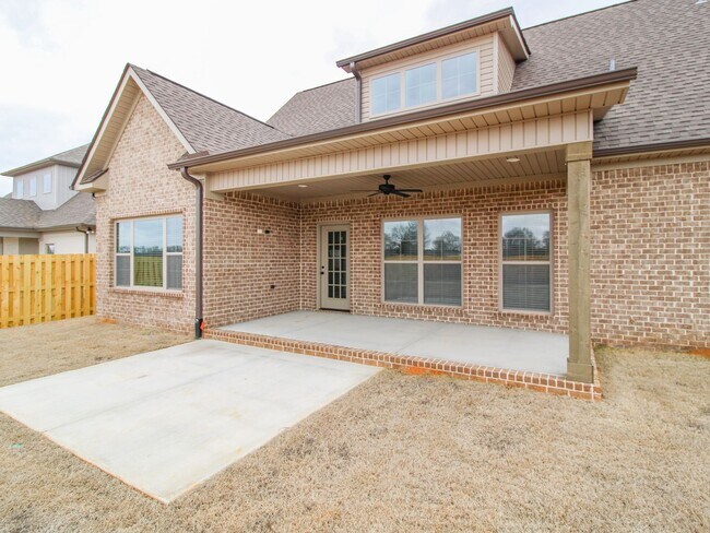 Building Photo - Beautiful two story home at Whispering Pines!