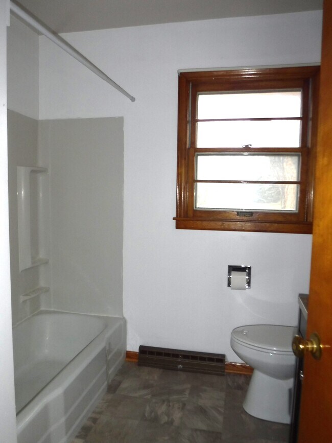 Building Photo - 906 Cook Rd