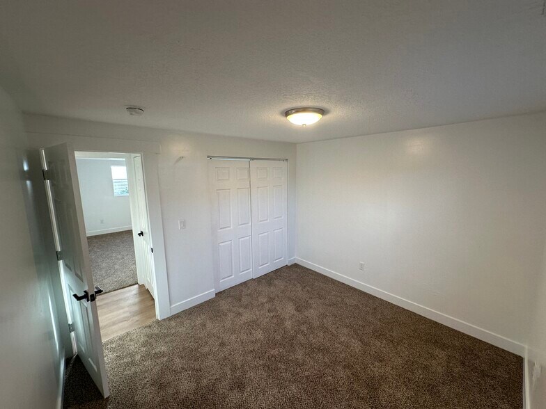 Building Photo - 2906 S 1550 W