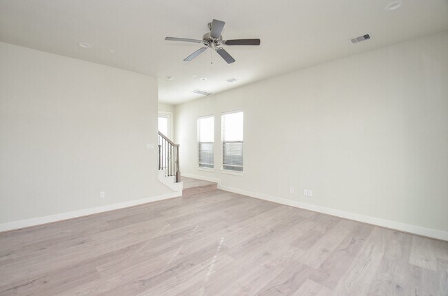 Building Photo - 1103 Fuschia Rd