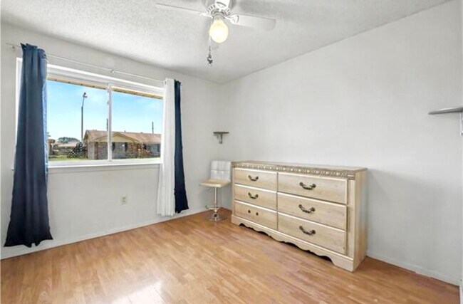 Building Photo - 1300 Belmont Pl