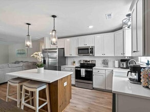 Building Photo - 628 Herms Ave
